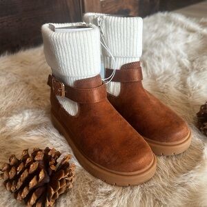 CAT & JACK Girls’ Lug Sole Snow Fall Suede Knit Boots Youth Size 1 (5–6 yrs)